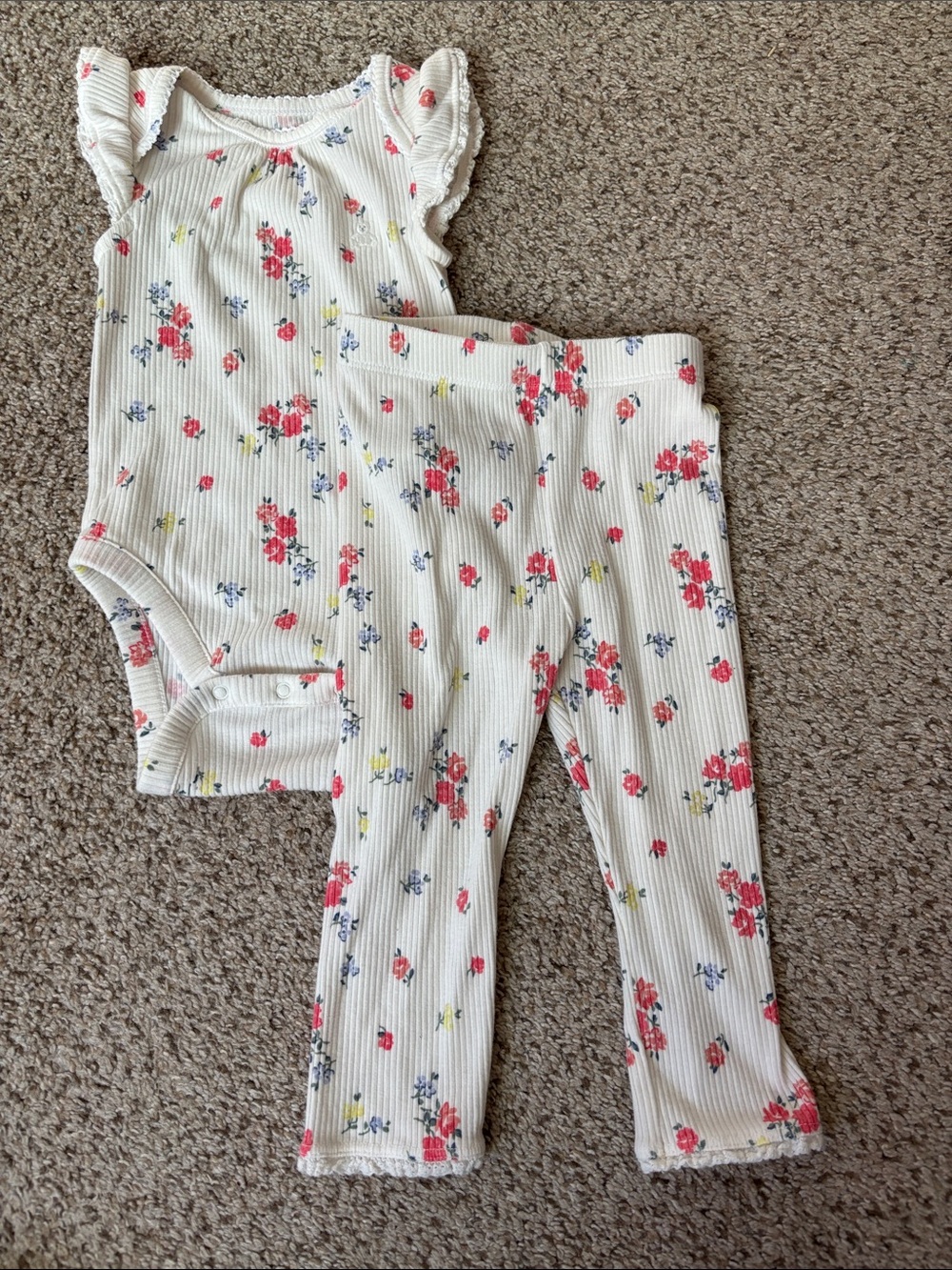 Baby Gap First Favorites Floral Body Suit and Pants Set Size 12-18 Months dainty